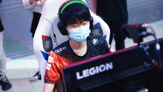 更是他近年 更是他近年